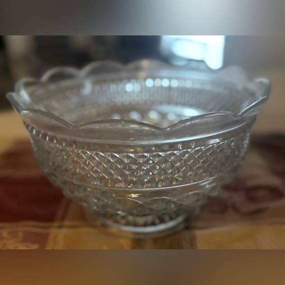 Vintage 1960’s Anchor Hocking Wexford 10" Footed Bowl - Picture 4 of 8